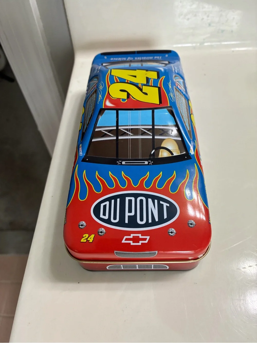 Officially licensed Jeff Gordon #24 DuPont NASCAR collectible car candy tin